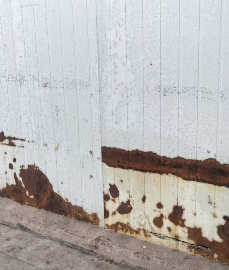 墙面板锈蚀
